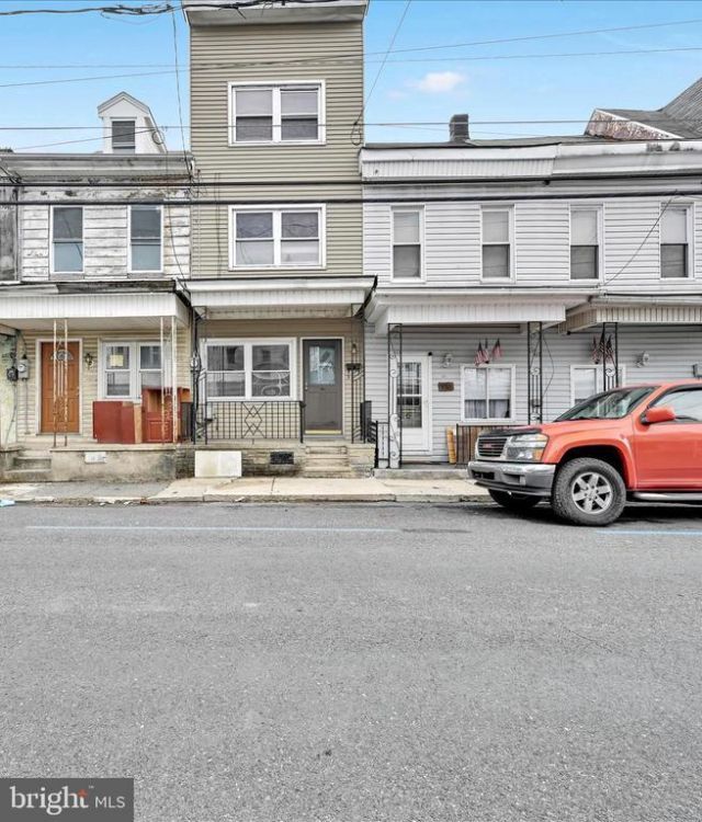 524 E PINE STREET, MAHANOY CITY, PA 17948