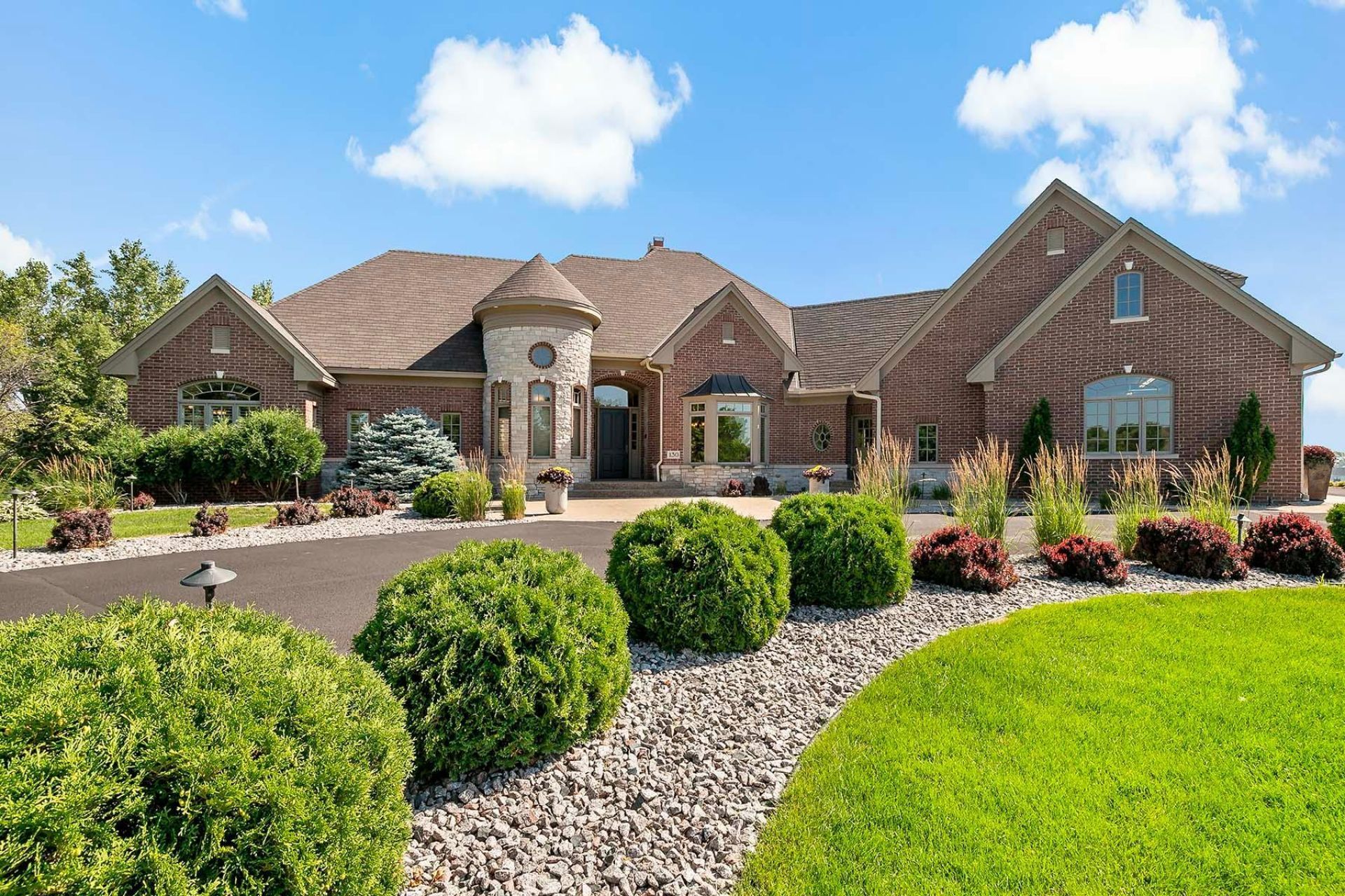 130 Bergamot Drive, Medina, MN 55340