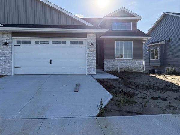 1933 Coquina Ave, Tiffin, IA 52340
