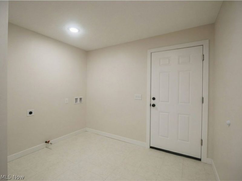 16243 Roselawn Drive, Burton, OH 44021 Photo 28