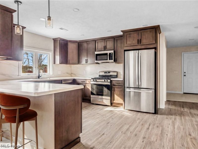 16243 Roselawn Drive, Burton, OH 44021 Photo 9