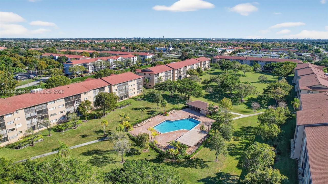 1651 SW 127th Ave, Unit 305A, Pembroke Pines, FL 33027 Photo