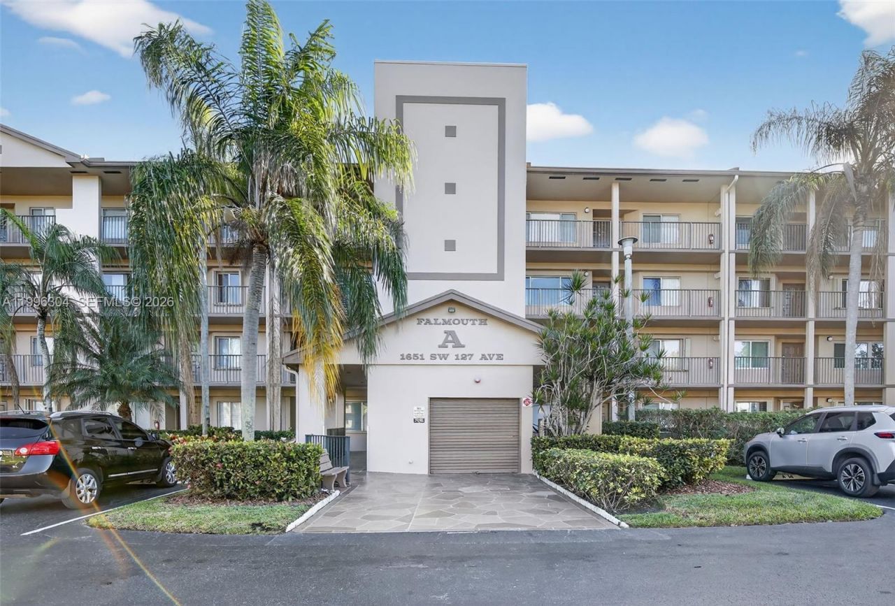 1651 SW 127th Ave, Unit 305A, Pembroke Pines, FL 33027 Photo
