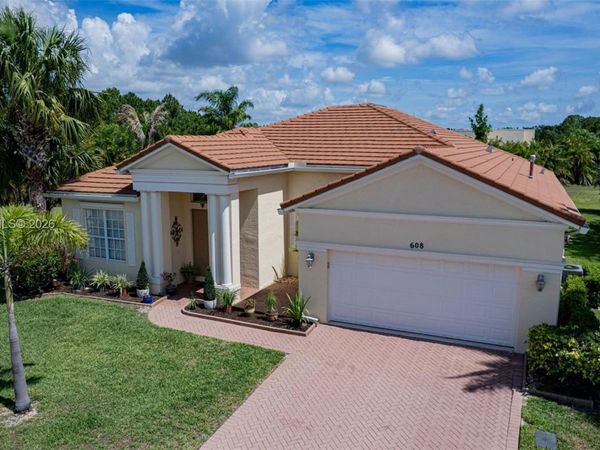 608 SW Chesapeake Ct, Port St. Lucie, FL 34986