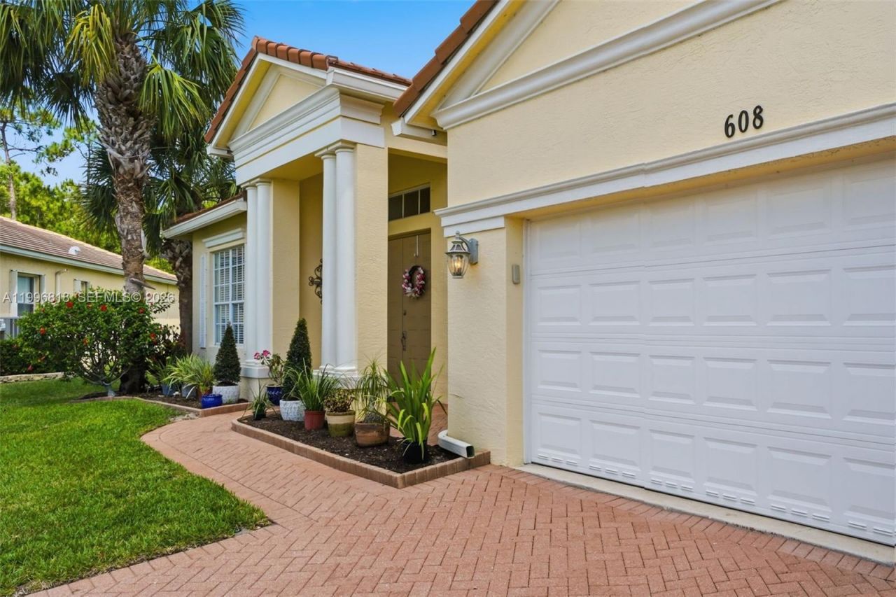 608 SW Chesapeake Ct, Port Saint Lucie, FL 34986 Photo