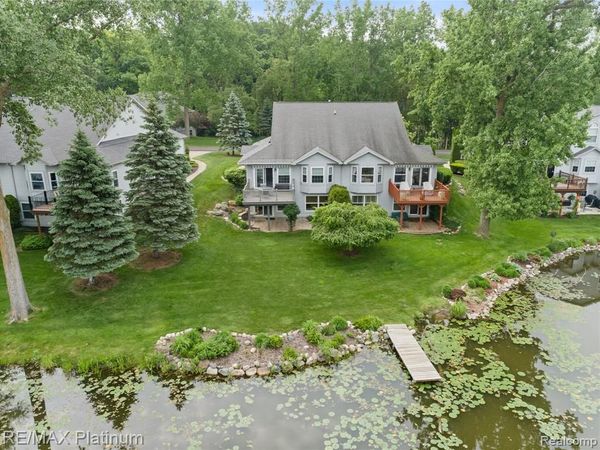 2336 Swans Cove, Fenton Twp, MI 48430