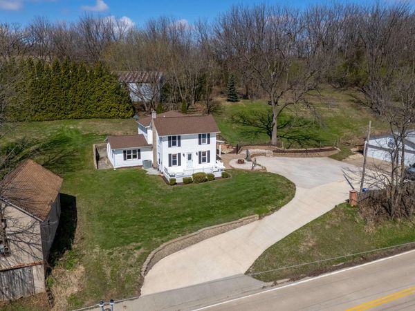 6400 Valley Drive, Bettendorf, IA 52722