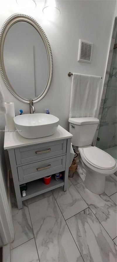 18921 W Oakmont Dr , Hialeah, FL 33015 Photo