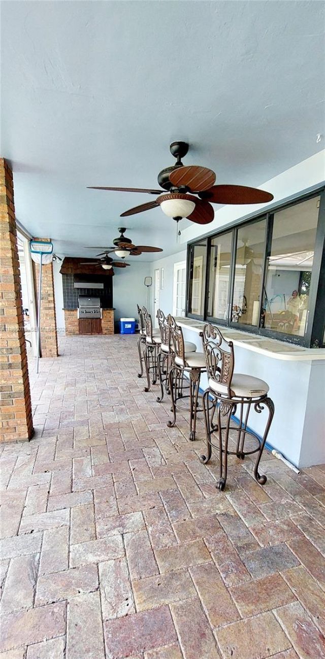 18921 W Oakmont Dr , Hialeah, FL 33015 Photo