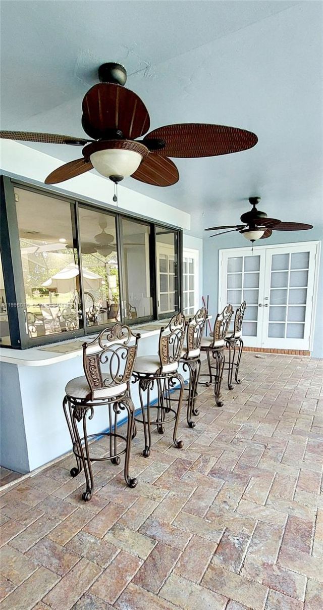 18921 W Oakmont Dr , Hialeah, FL 33015 Photo