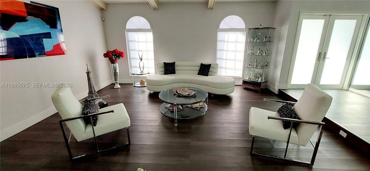 18921 W Oakmont Dr , Hialeah, FL 33015 Photo