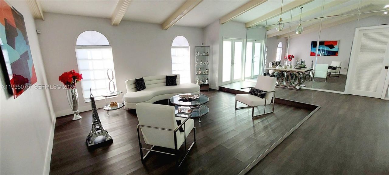 18921 W Oakmont Dr , Hialeah, FL 33015 Photo