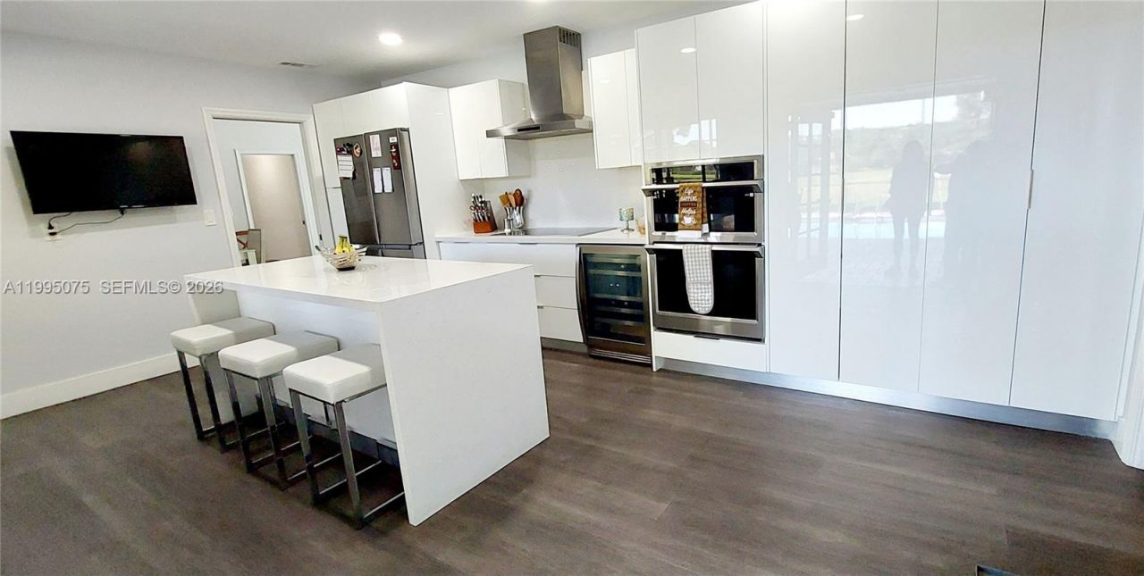 18921 W Oakmont Dr , Hialeah, FL 33015 Photo