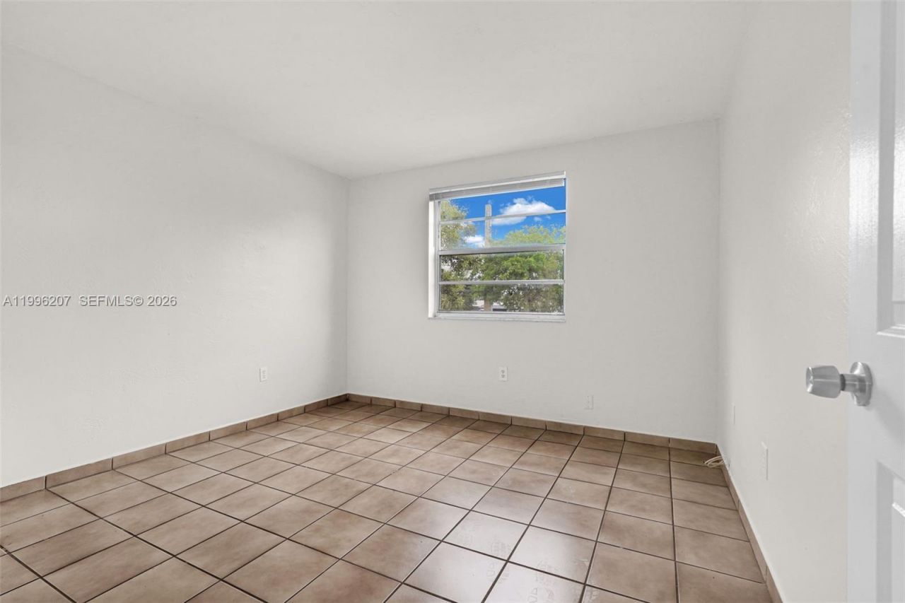 4655 Palm Ave , Unit 205, Hialeah, FL 33012 Photo