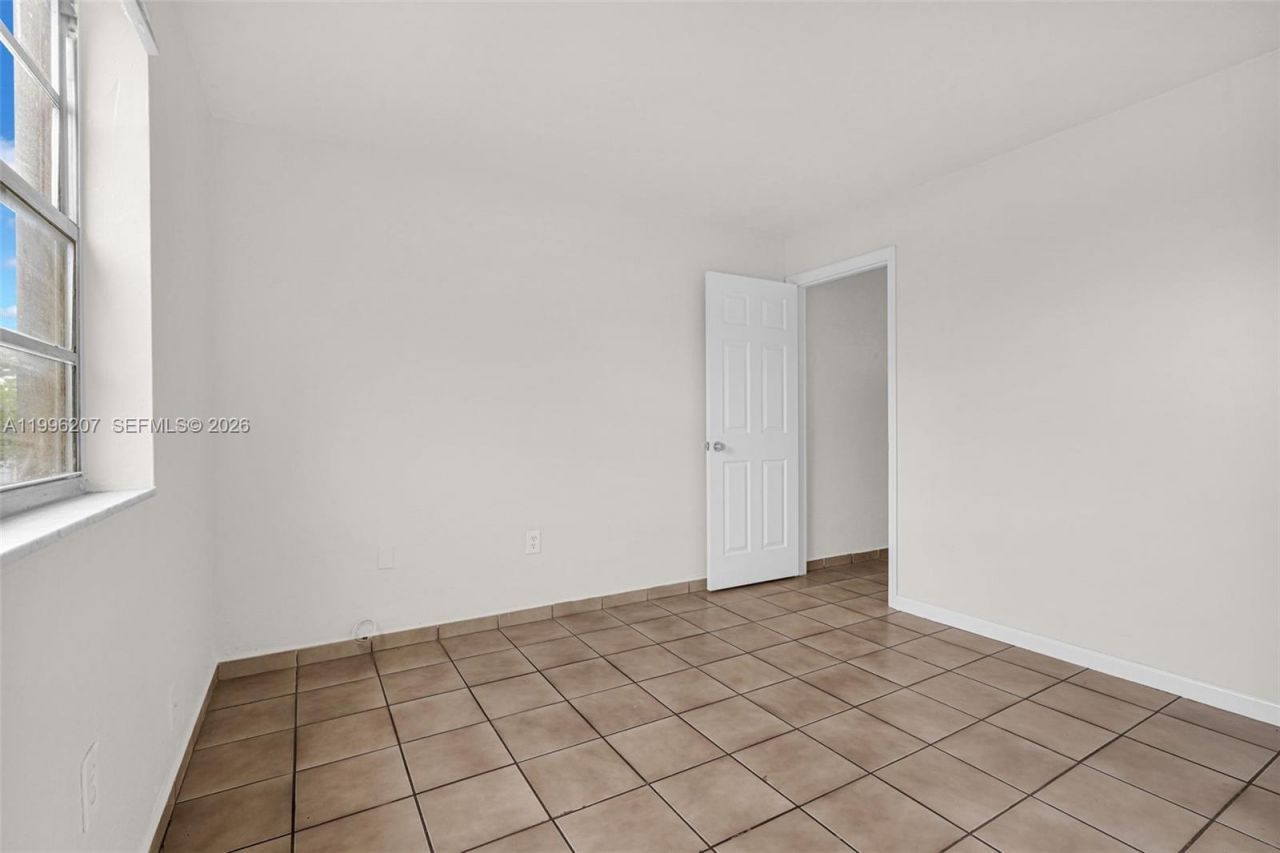 4655 Palm Ave , Unit 205, Hialeah, FL 33012 Photo