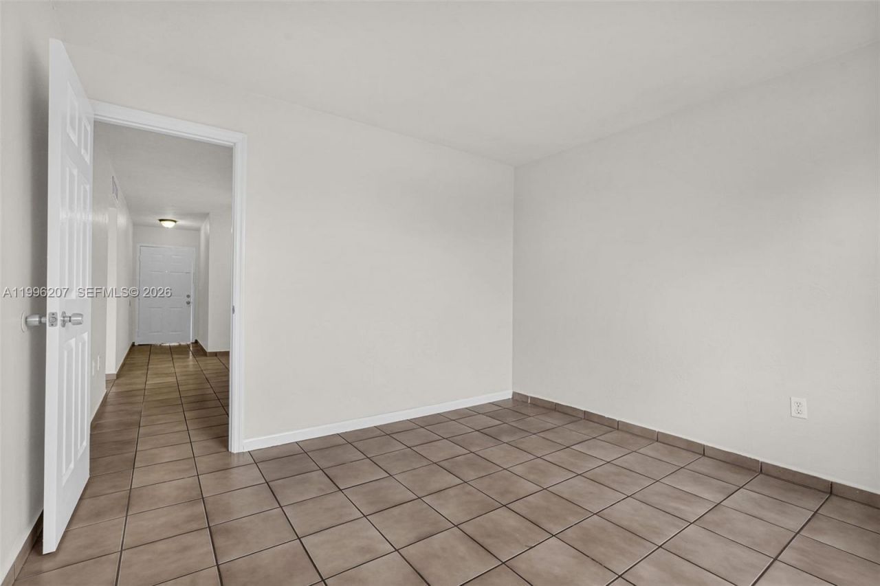 4655 Palm Ave , Unit 205, Hialeah, FL 33012 Photo