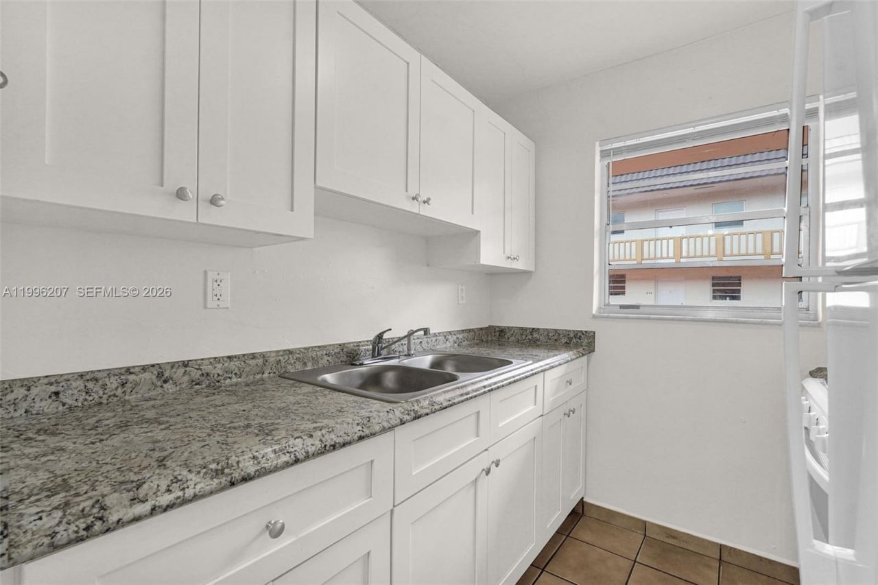 4655 Palm Ave , Unit 205, Hialeah, FL 33012 Photo