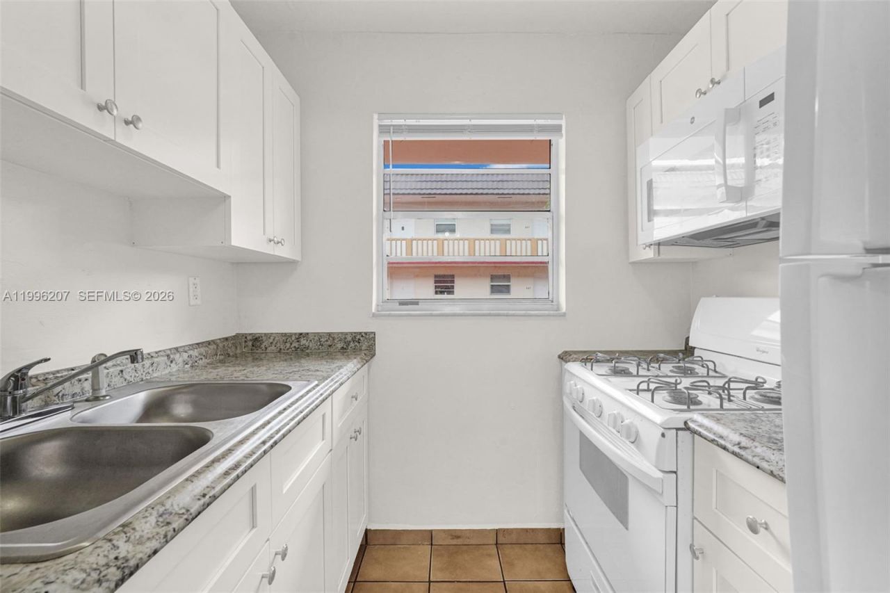 4655 Palm Ave , Unit 205, Hialeah, FL 33012 Photo