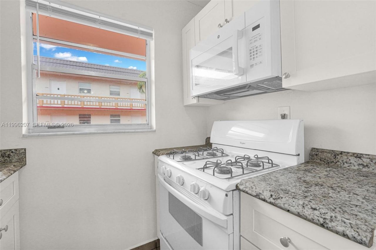 4655 Palm Ave , Unit 205, Hialeah, FL 33012 Photo