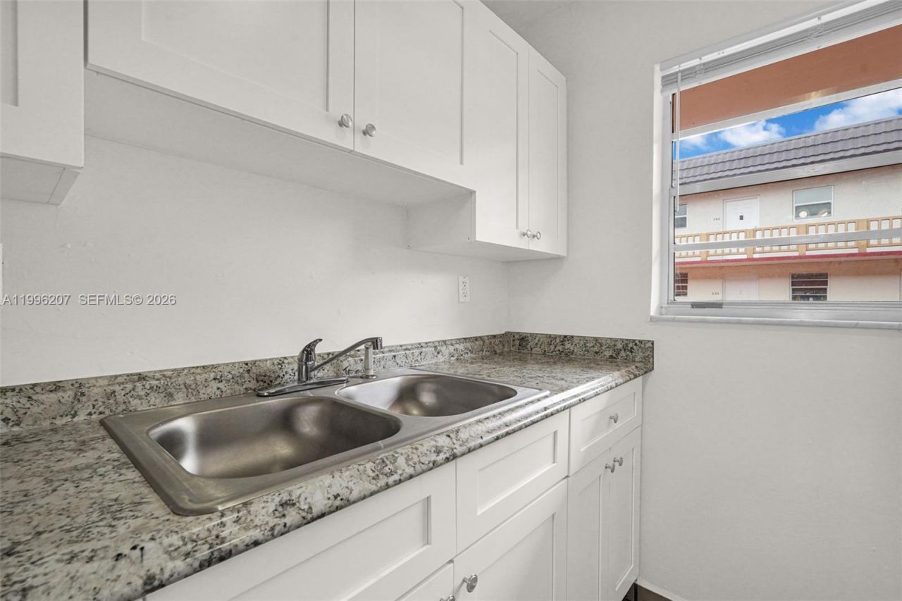 4655 Palm Ave , Unit 205, Hialeah, FL 33012 Photo