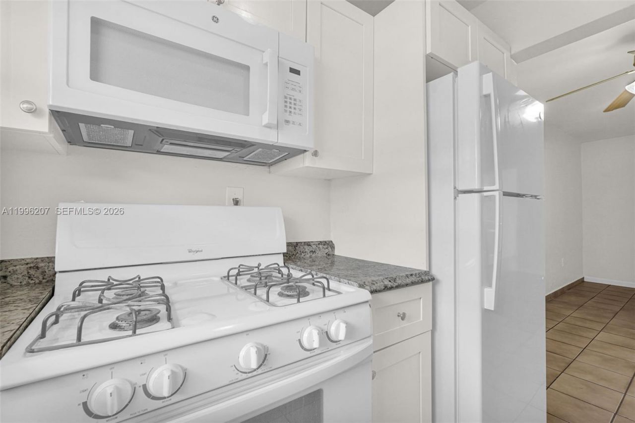 4655 Palm Ave , Unit 205, Hialeah, FL 33012 Photo