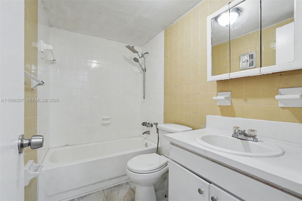 4655 Palm Ave , Unit 205, Hialeah, FL 33012 Photo