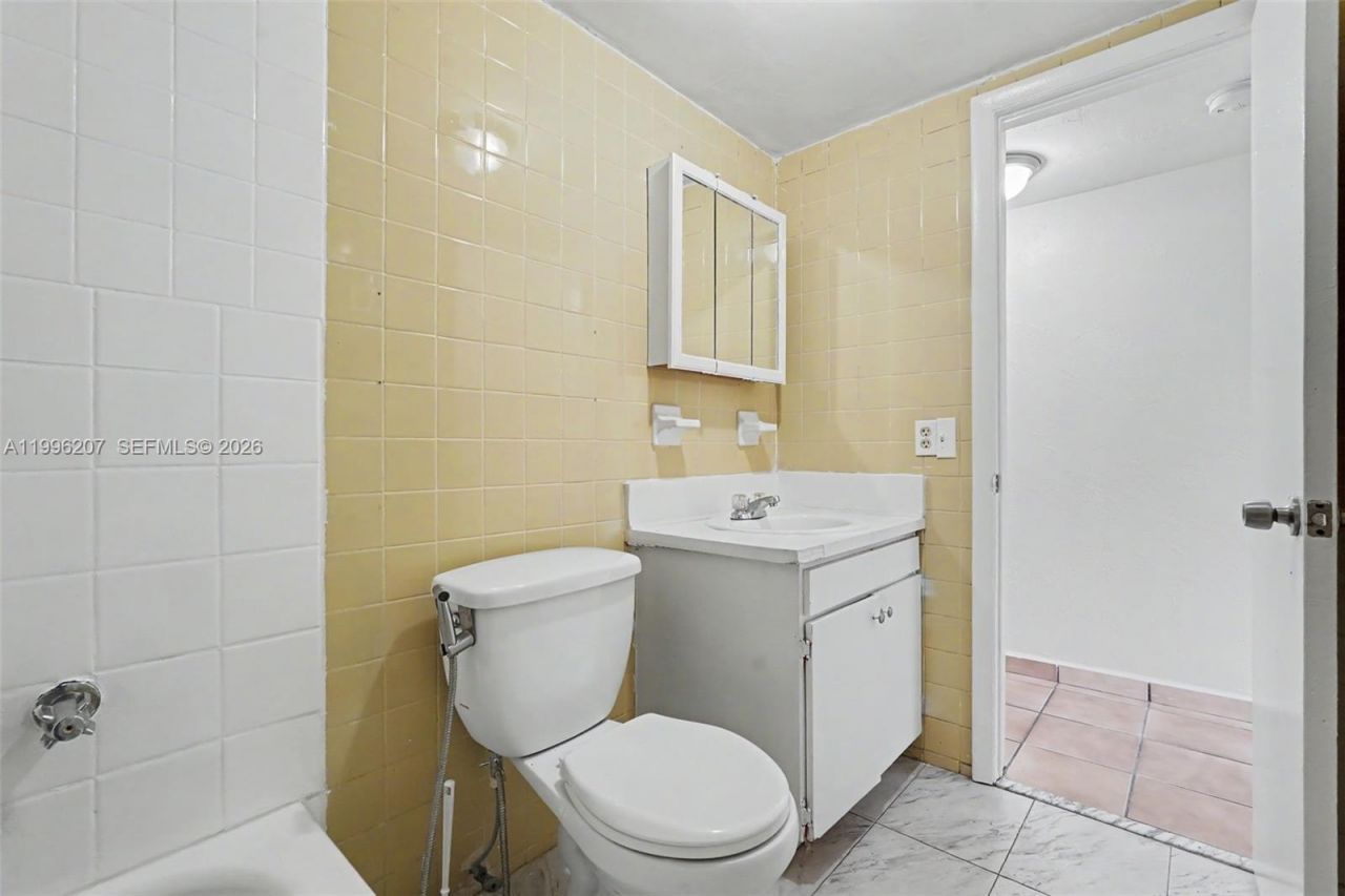 4655 Palm Ave , Unit 205, Hialeah, FL 33012 Photo