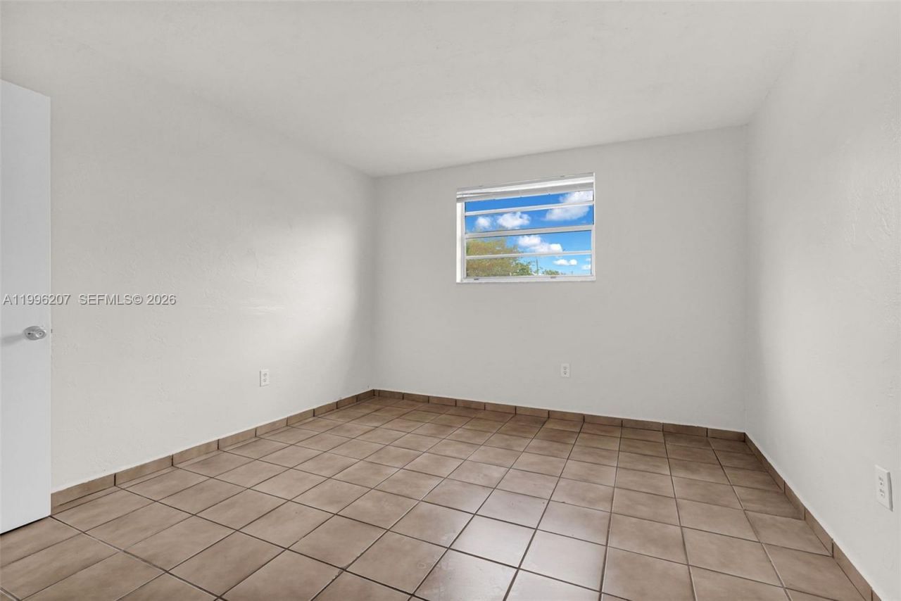 4655 Palm Ave , Unit 205, Hialeah, FL 33012 Photo