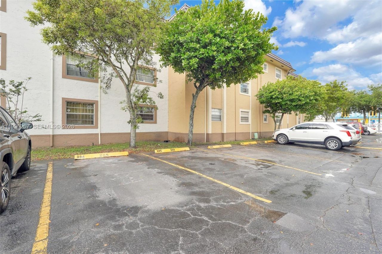 4655 Palm Ave , Unit 205, Hialeah, FL 33012 Photo