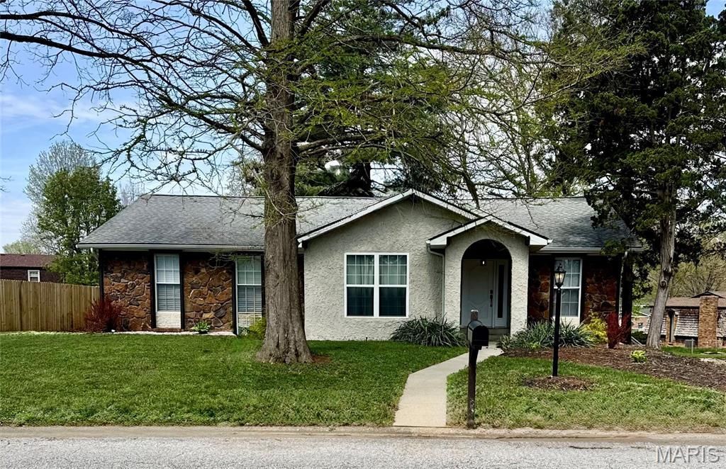 302 Berkshire Drive, Belleville, IL 62223 Main Photo