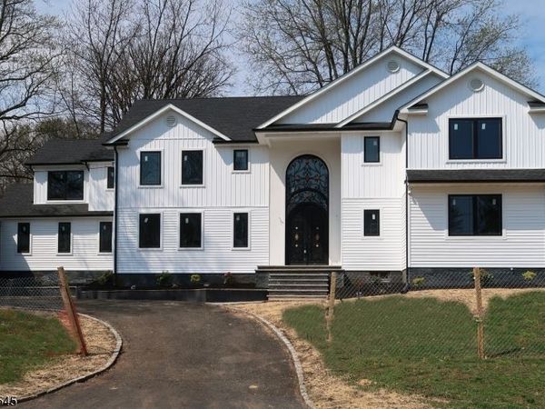 261 Apple Tree Ln, Mountainside, NJ 07092