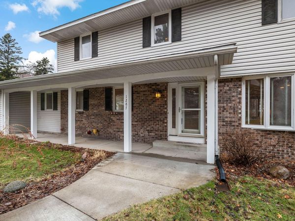 1287 Nursery Hill Lane, Arden Hills, MN 55112