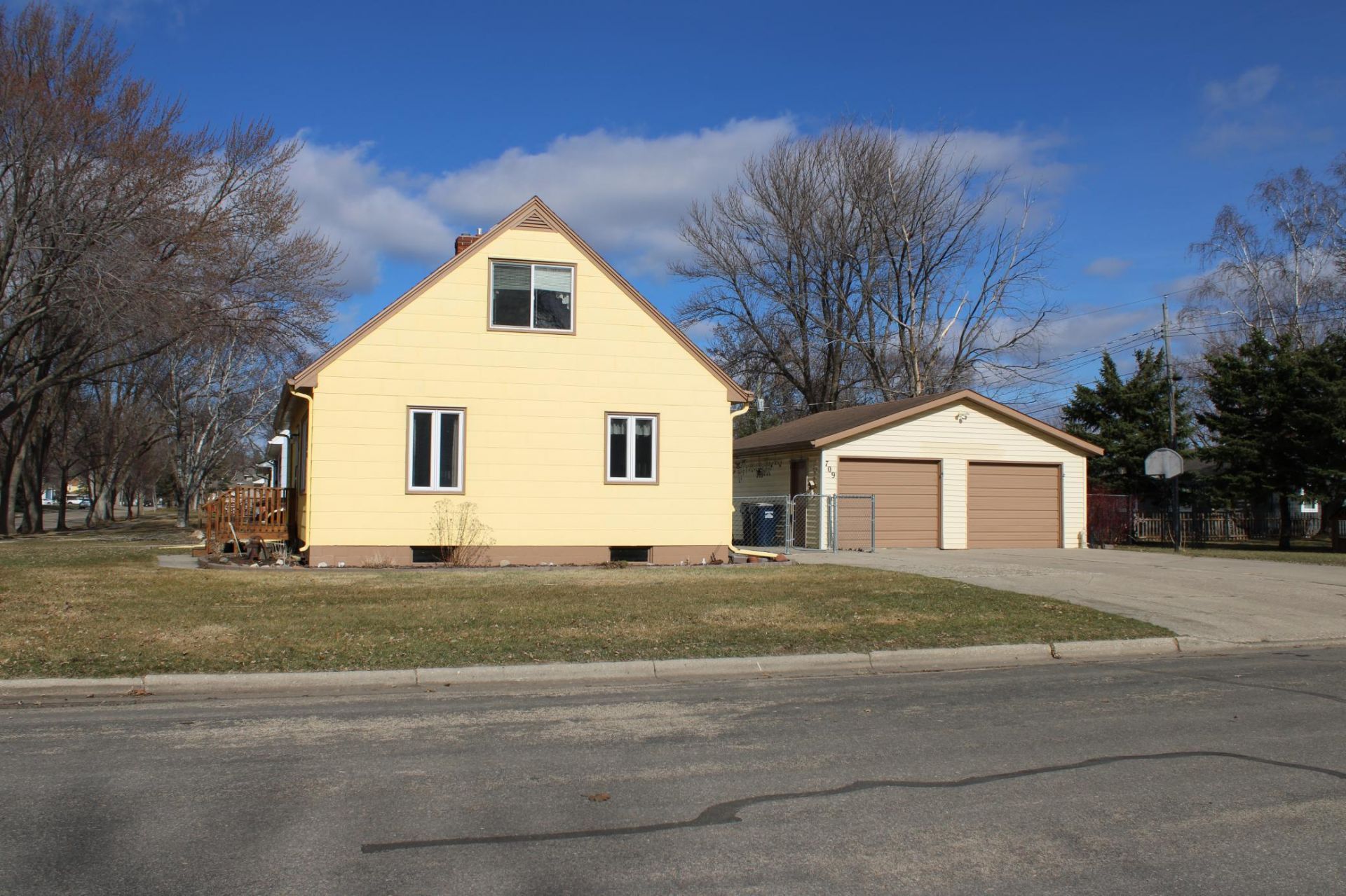 709 W 6th Street, Morris, MN 56267