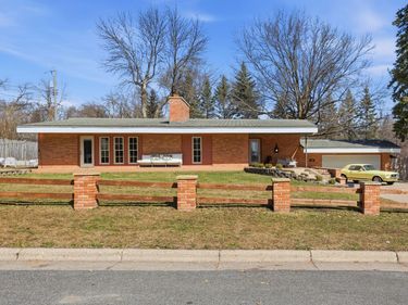 130 Fairlawn Avenue E, Winsted, MN 55395