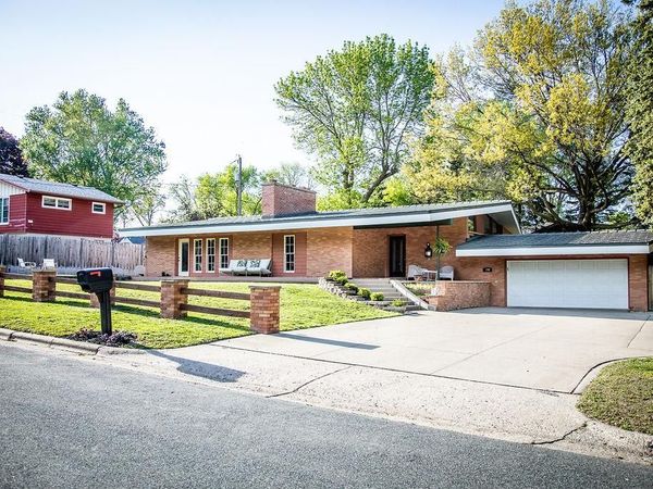 130 Fairlawn Avenue E, Winsted, MN 55395