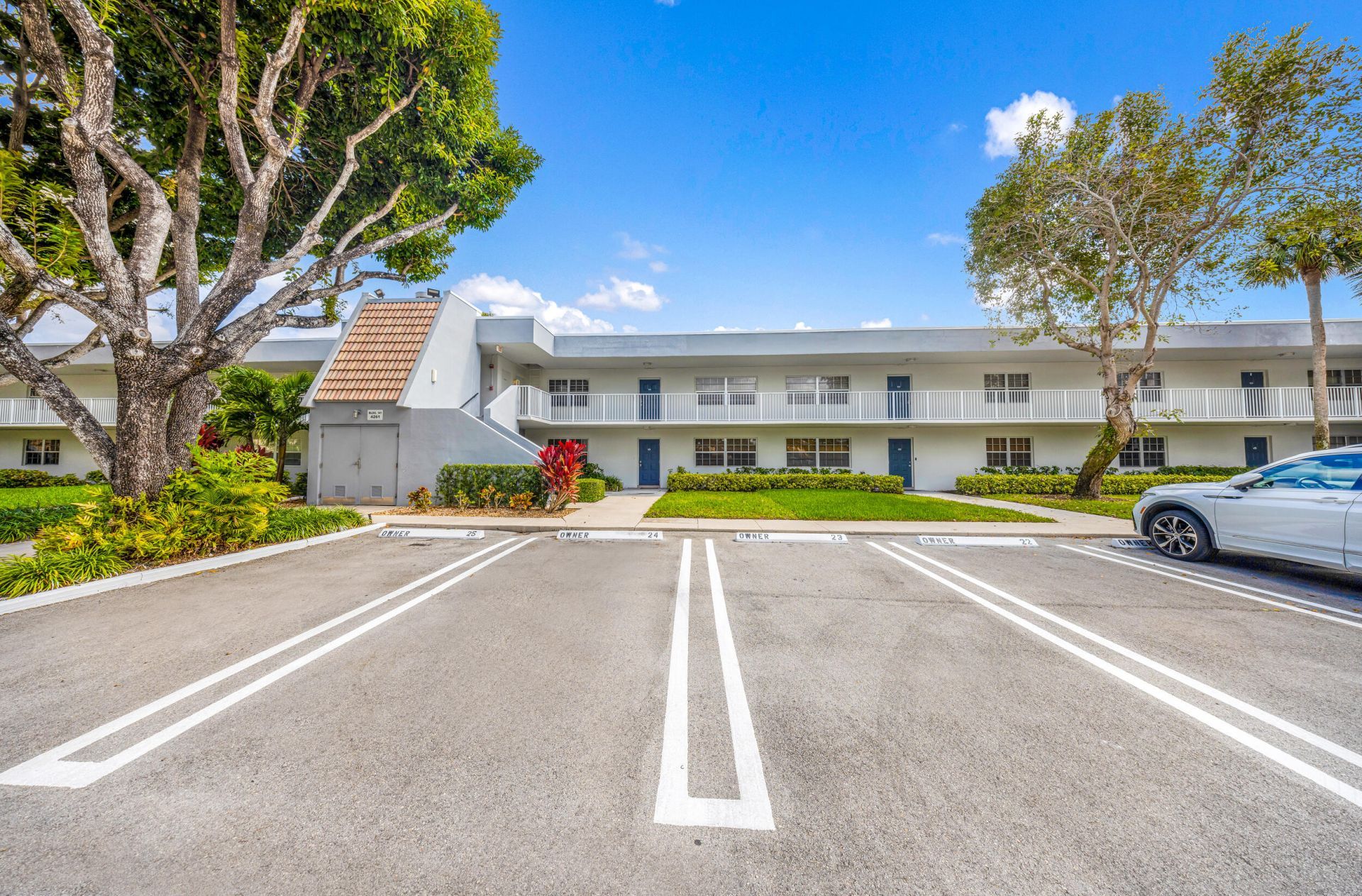 4261 W Palm Aire Drive, Unit 204, Pompano Beach, FL 33069 Photo