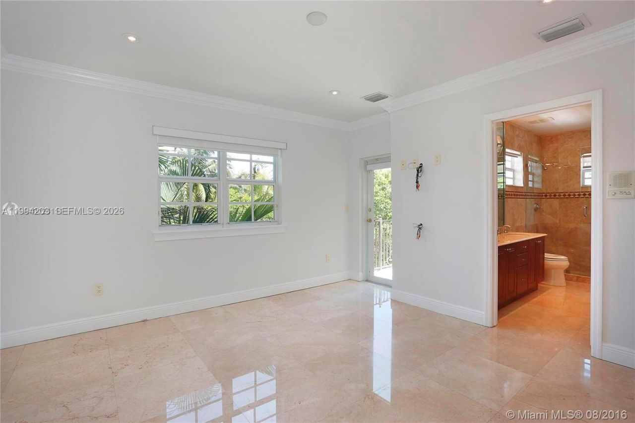 592 Fernwood Rd, Unit B, Key Biscayne, FL 33149 Photo