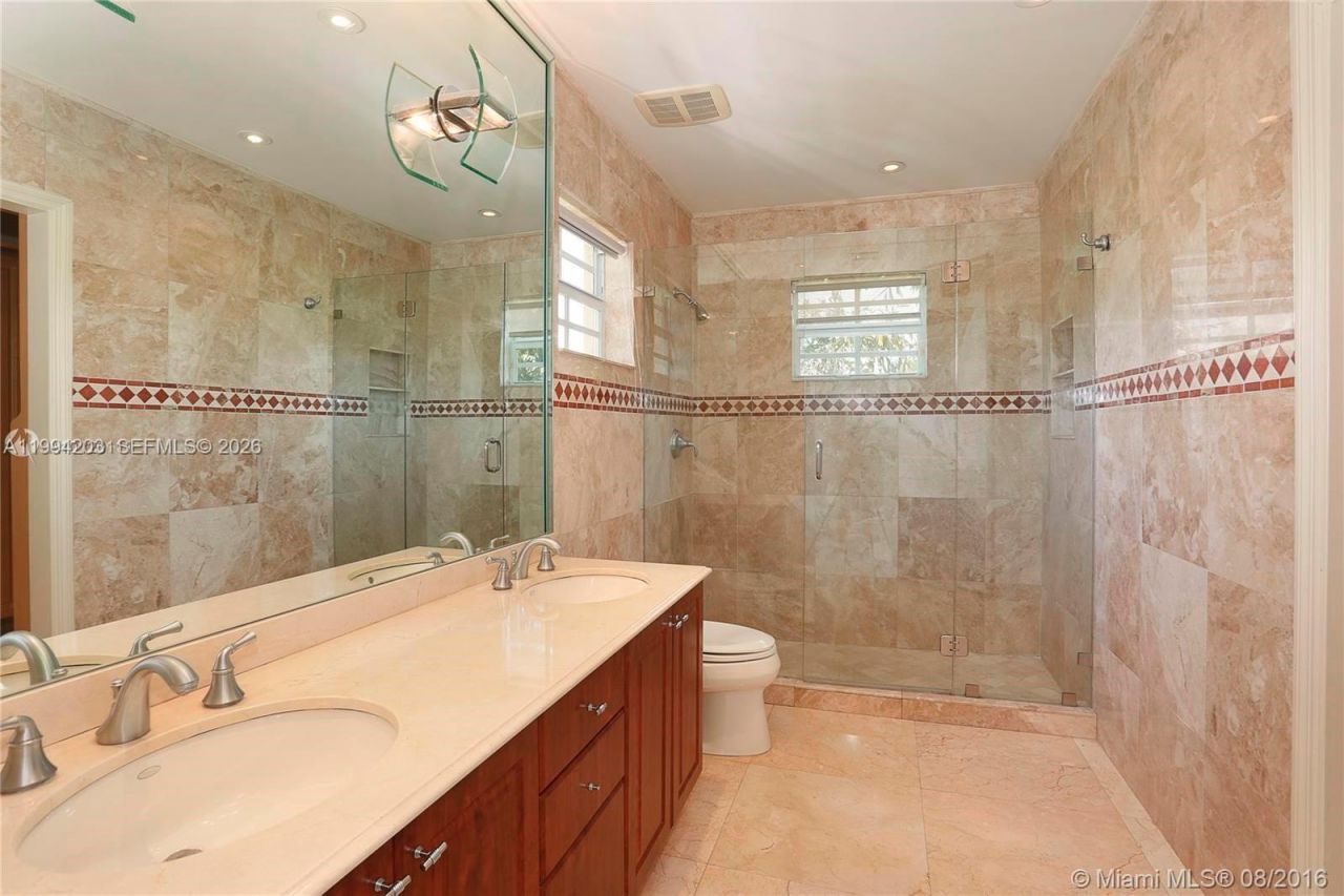 592 Fernwood Rd, Unit B, Key Biscayne, FL 33149 Photo