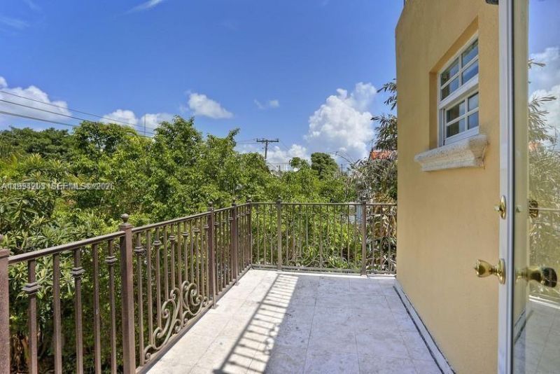 592 Fernwood Rd, Unit B, Key Biscayne, FL 33149 Photo