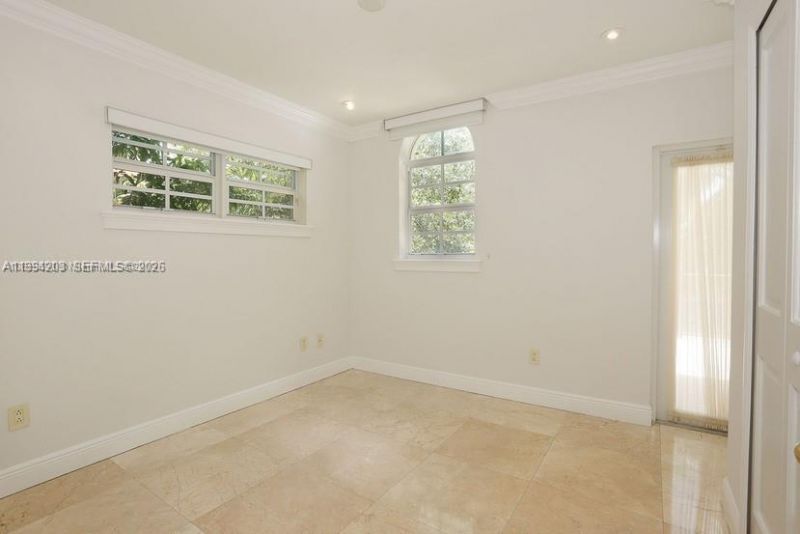 592 Fernwood Rd, Unit B, Key Biscayne, FL 33149 Photo