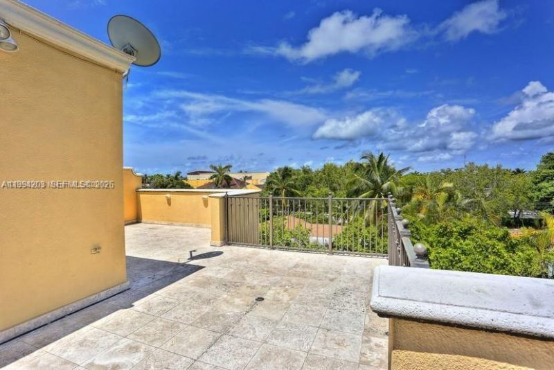 592 Fernwood Rd, Unit B, Key Biscayne, FL 33149 Photo