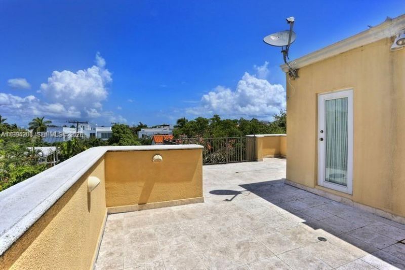 592 Fernwood Rd, Unit B, Key Biscayne, FL 33149 Photo