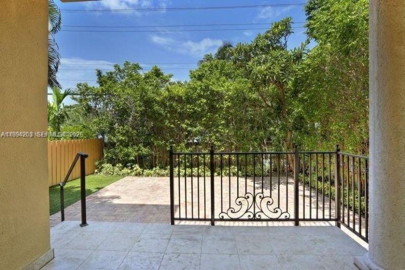 592 Fernwood Rd, Unit B, Key Biscayne, FL 33149 Photo