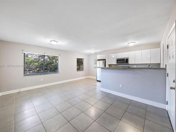 1960 NE 161st St , Unit 105, North Miami Beach, FL 33162