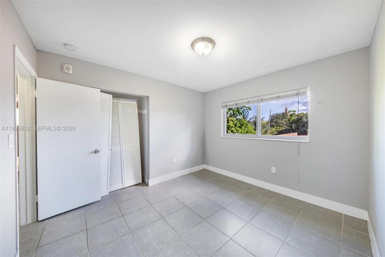 1960 NE 161st St , Unit 105, North Miami Beach, FL 33162 Photo