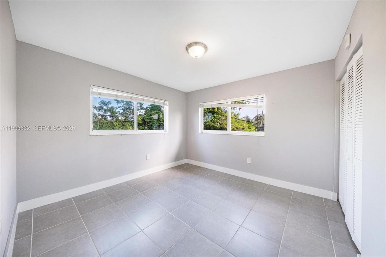 1960 NE 161st St , Unit 105, North Miami Beach, FL 33162 Photo