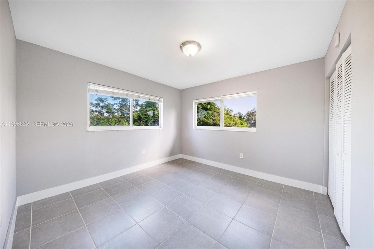 1960 NE 161st St , Unit 105, North Miami Beach, FL 33162 Photo