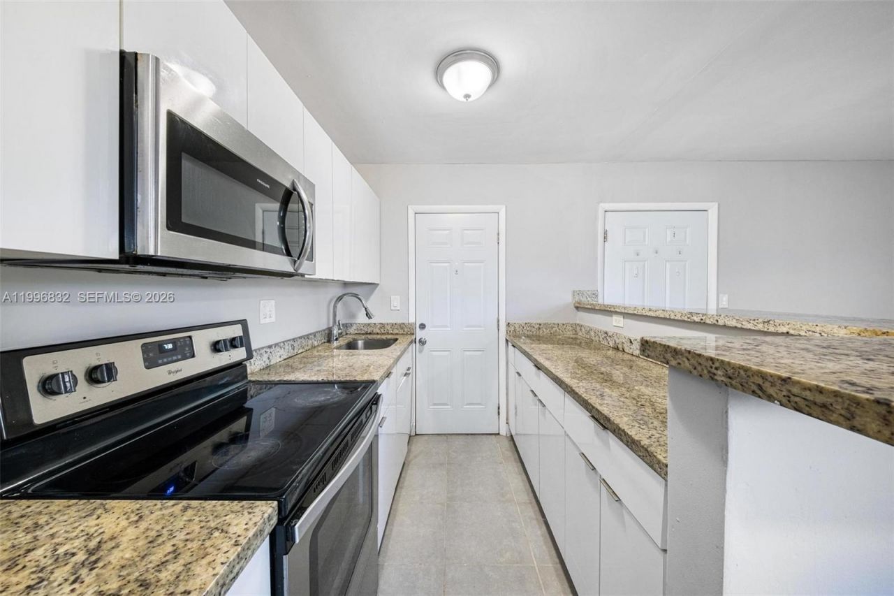 1960 NE 161st St , Unit 105, North Miami Beach, FL 33162 Photo