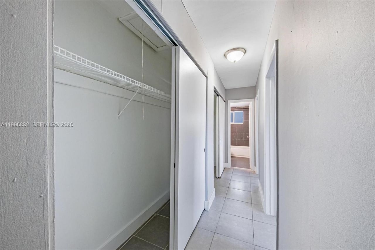 1960 NE 161st St , Unit 105, North Miami Beach, FL 33162 Photo