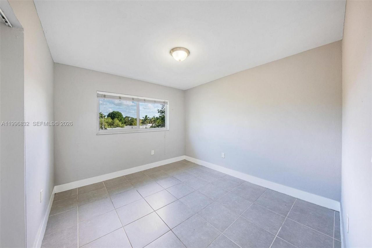 1960 NE 161st St , Unit 105, North Miami Beach, FL 33162 Photo